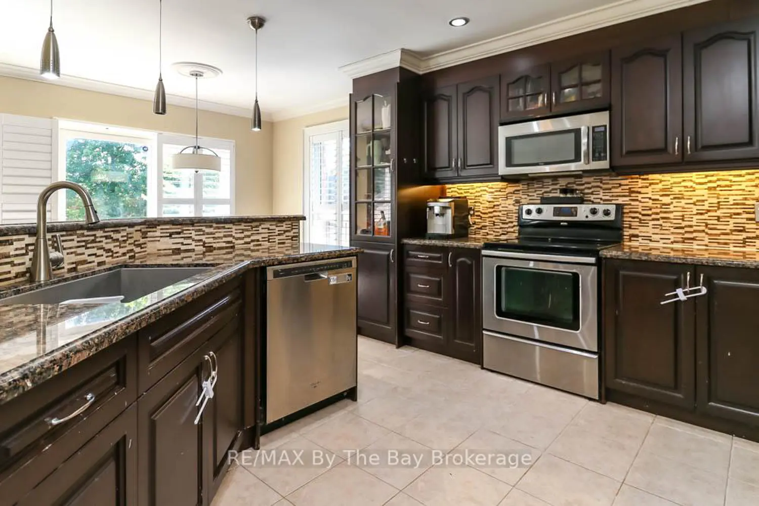 121 Royal Beech Drive photo 4
