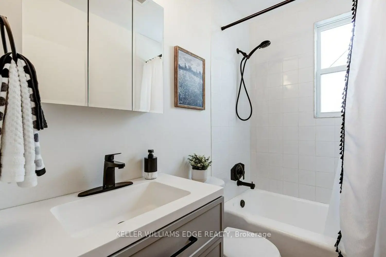 202 Erindale Avenue photo 5