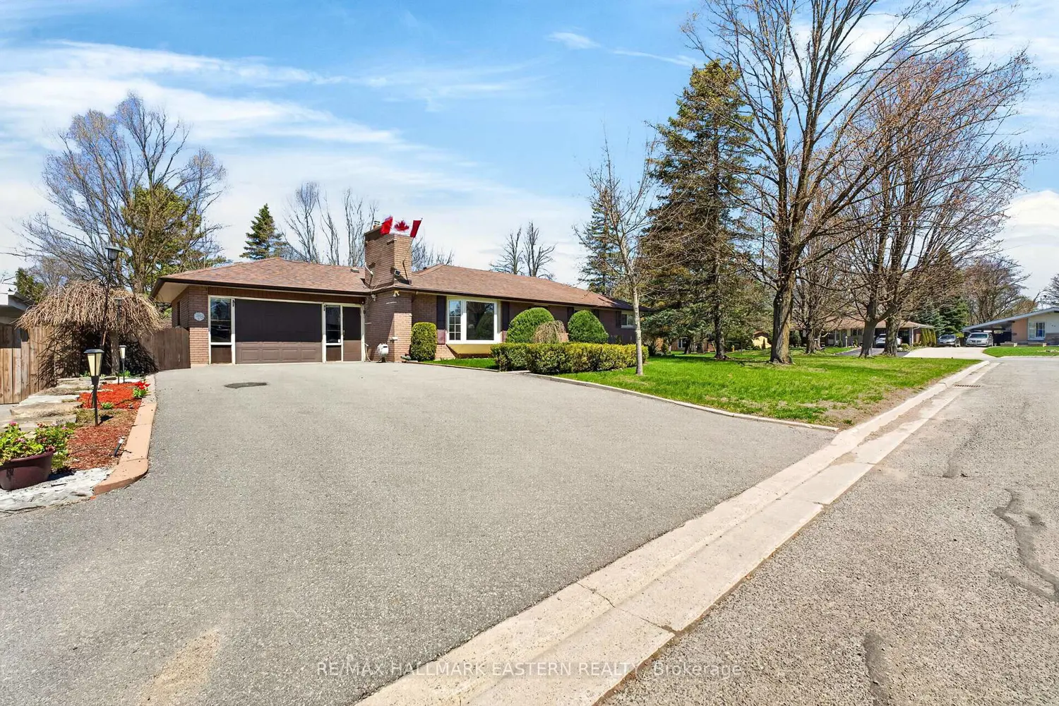 47 Springbrook Drive photo 2