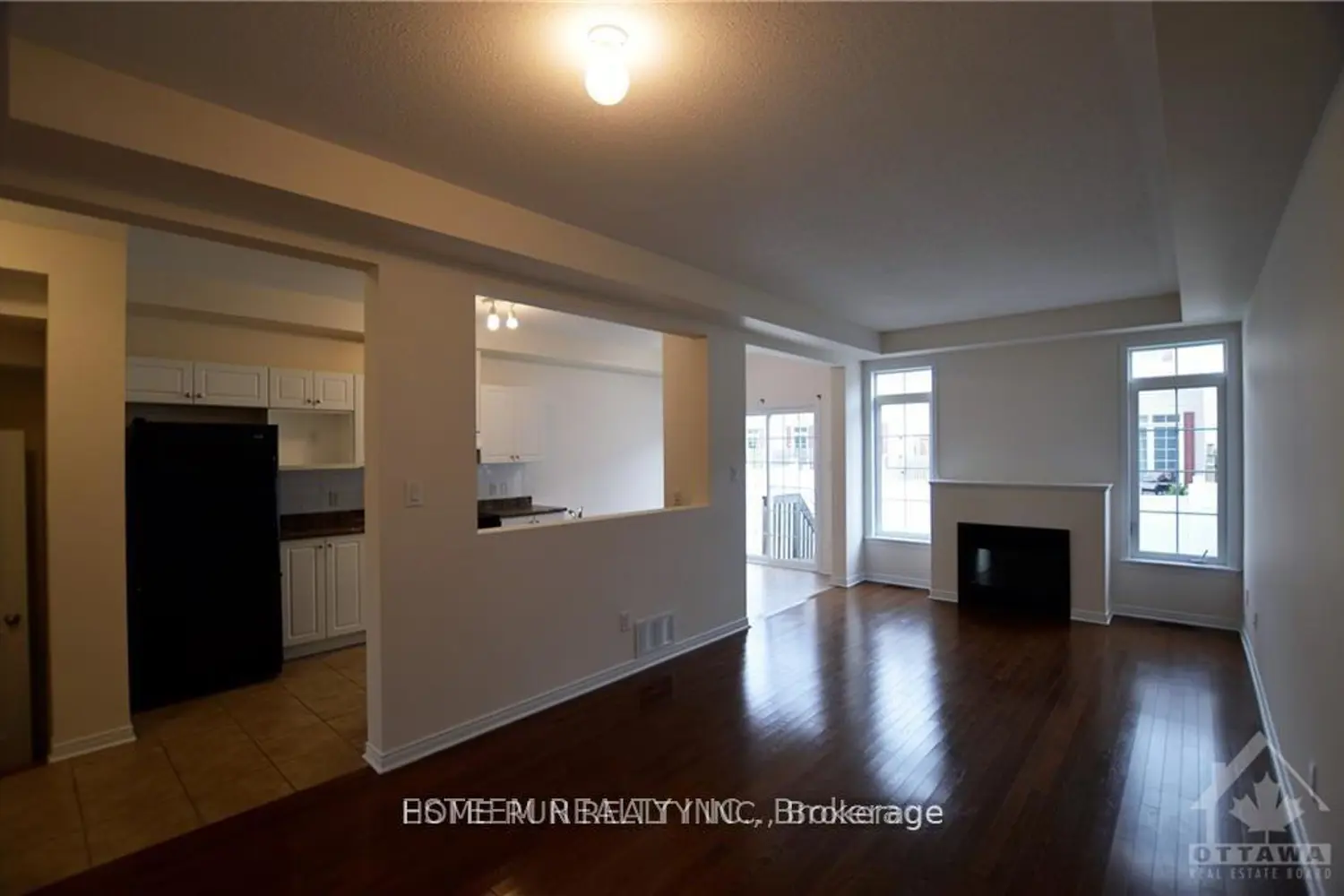 567 Ashbourne Crescent photo 4
