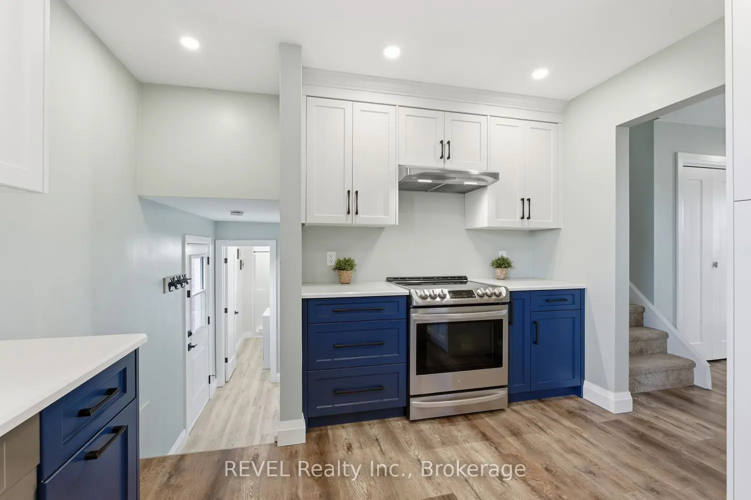 21 Lena Crescent photo 2
