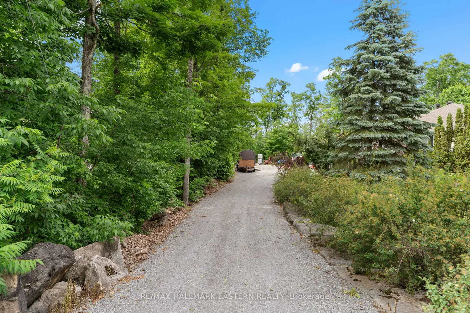 139 Lakeland Avenue photo 2