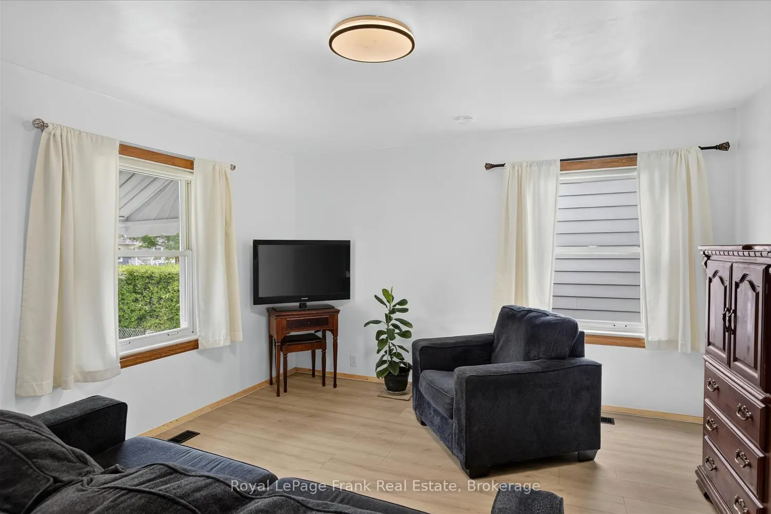 500 Glengarry Avenue photo 4
