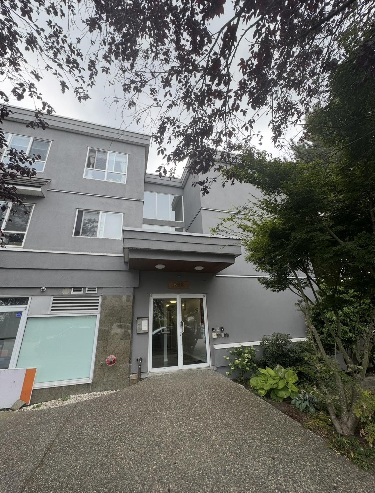 302-688 56th Avenue E, Vancouver, BC, V5X 1R7