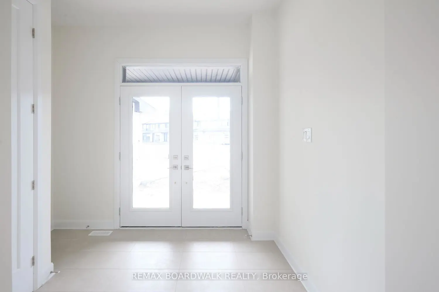 724 Kenny Gordon Avenue photo 3