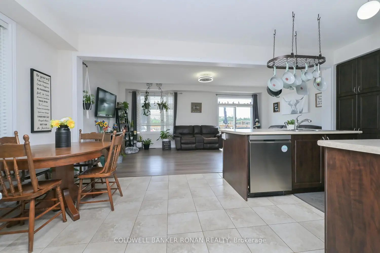 73 Wagner Crescent photo 3