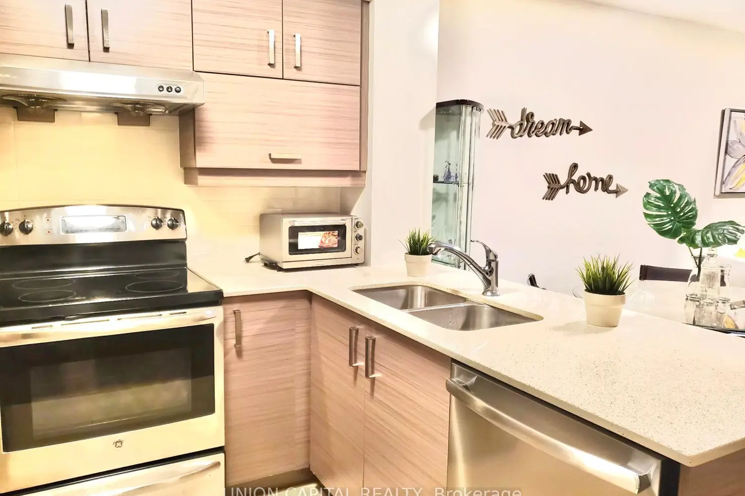 1 Uptown Drive 910 photo 3
