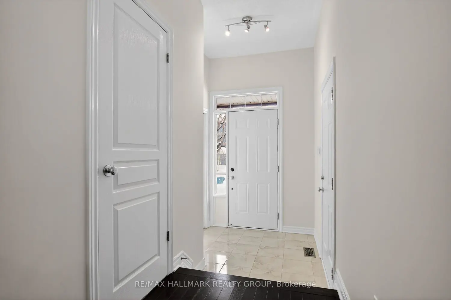 450 Sultan Street photo 3