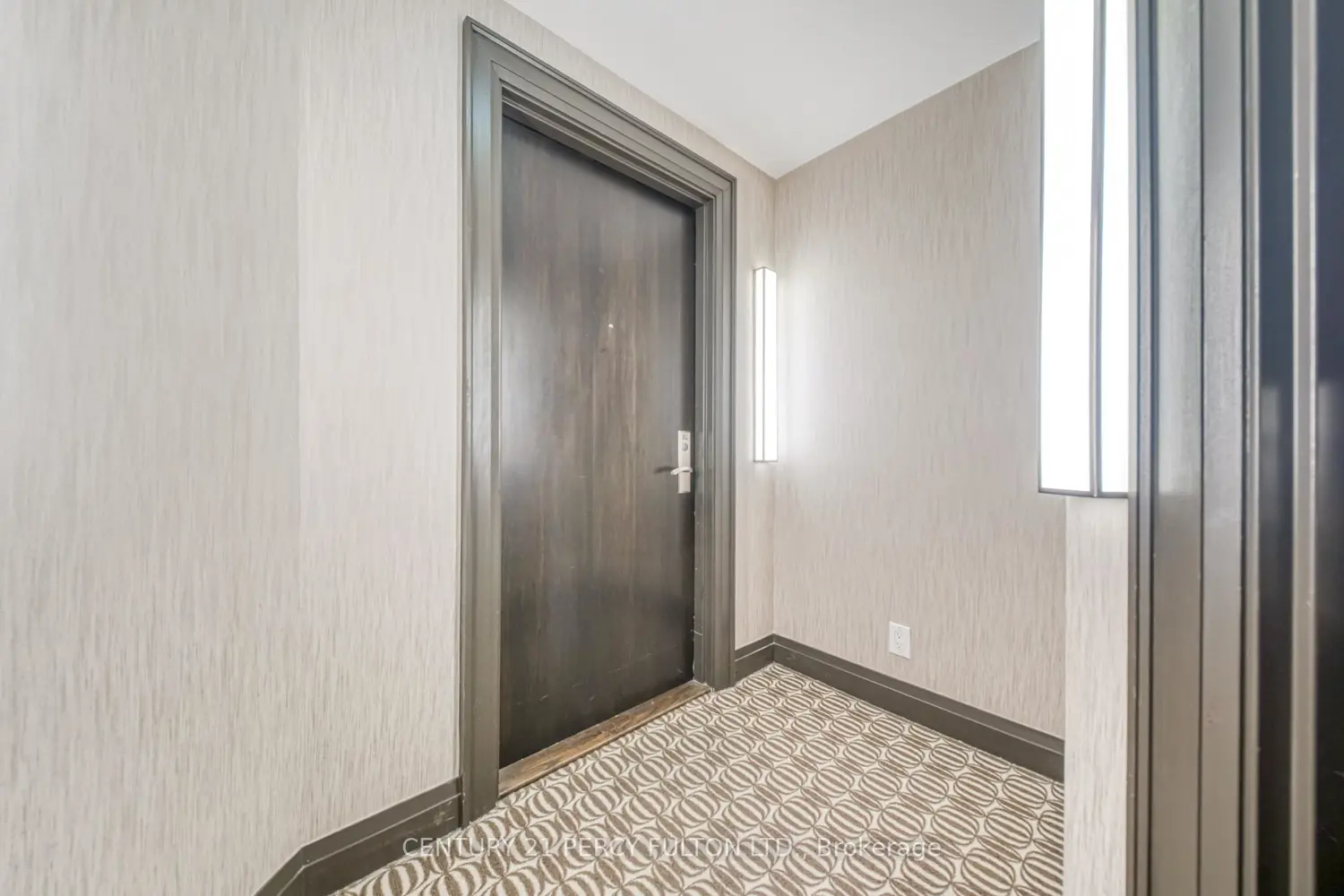 840 Queens Plate Drive 802 photo 3
