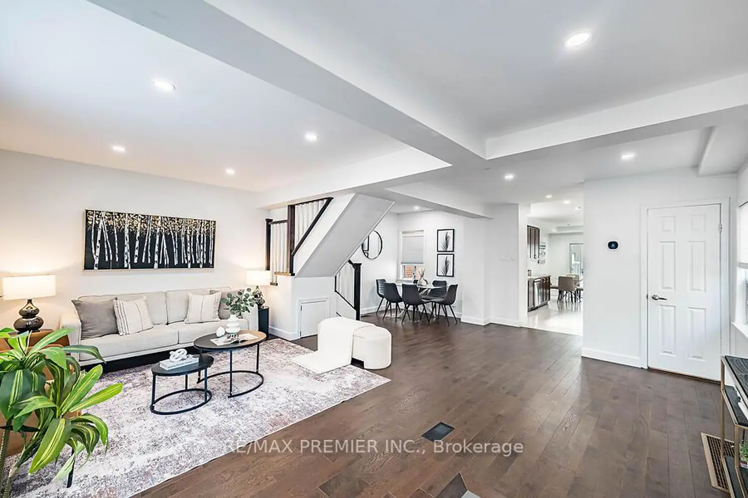 221 Belgravia Avenue photo 3