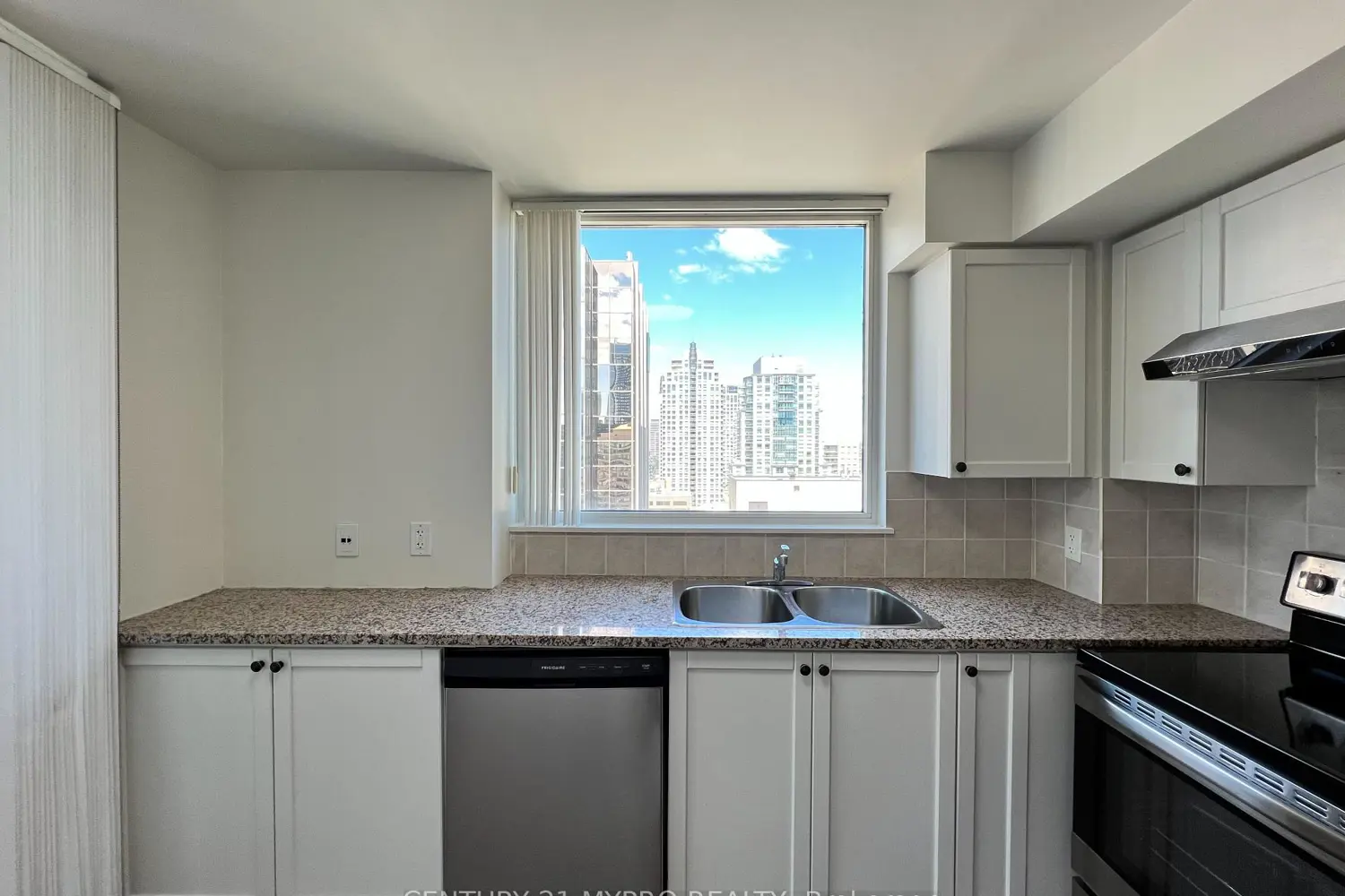 23 Hollywood Avenue 2702 photo 4