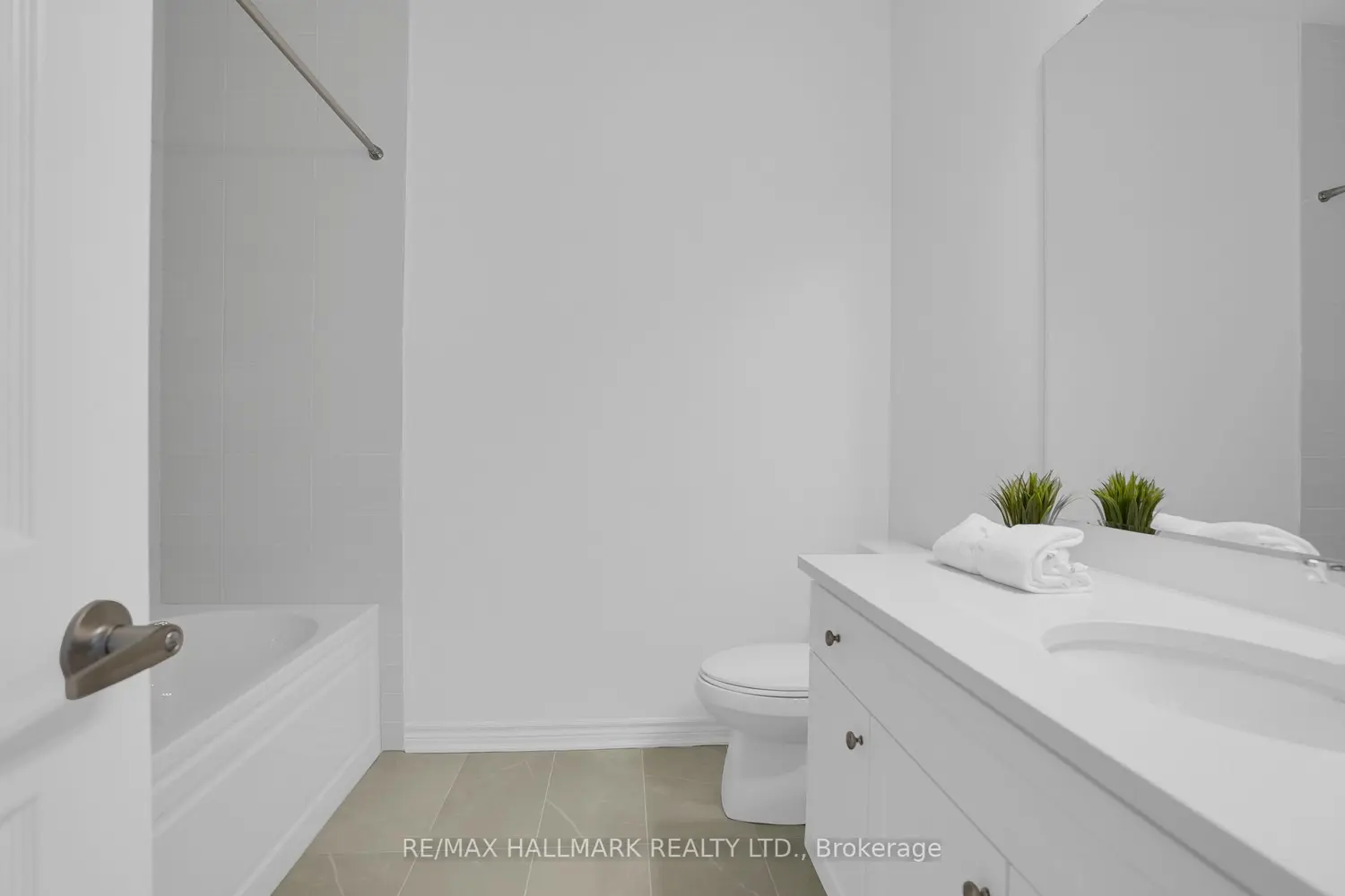 16 Foxley Heights photo 2