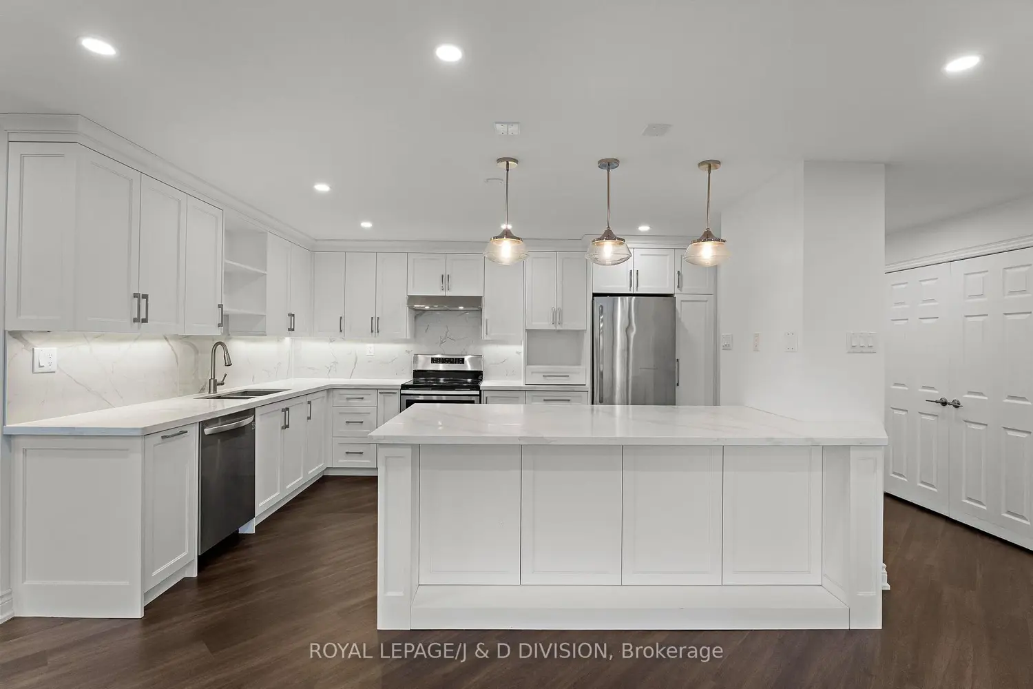 33 Elmhurst Avenue 1201 photo 5