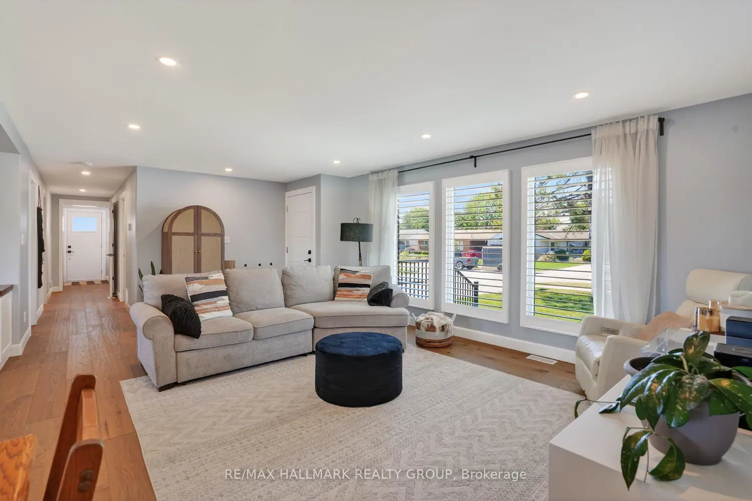 1583 Maxime Street photo 3