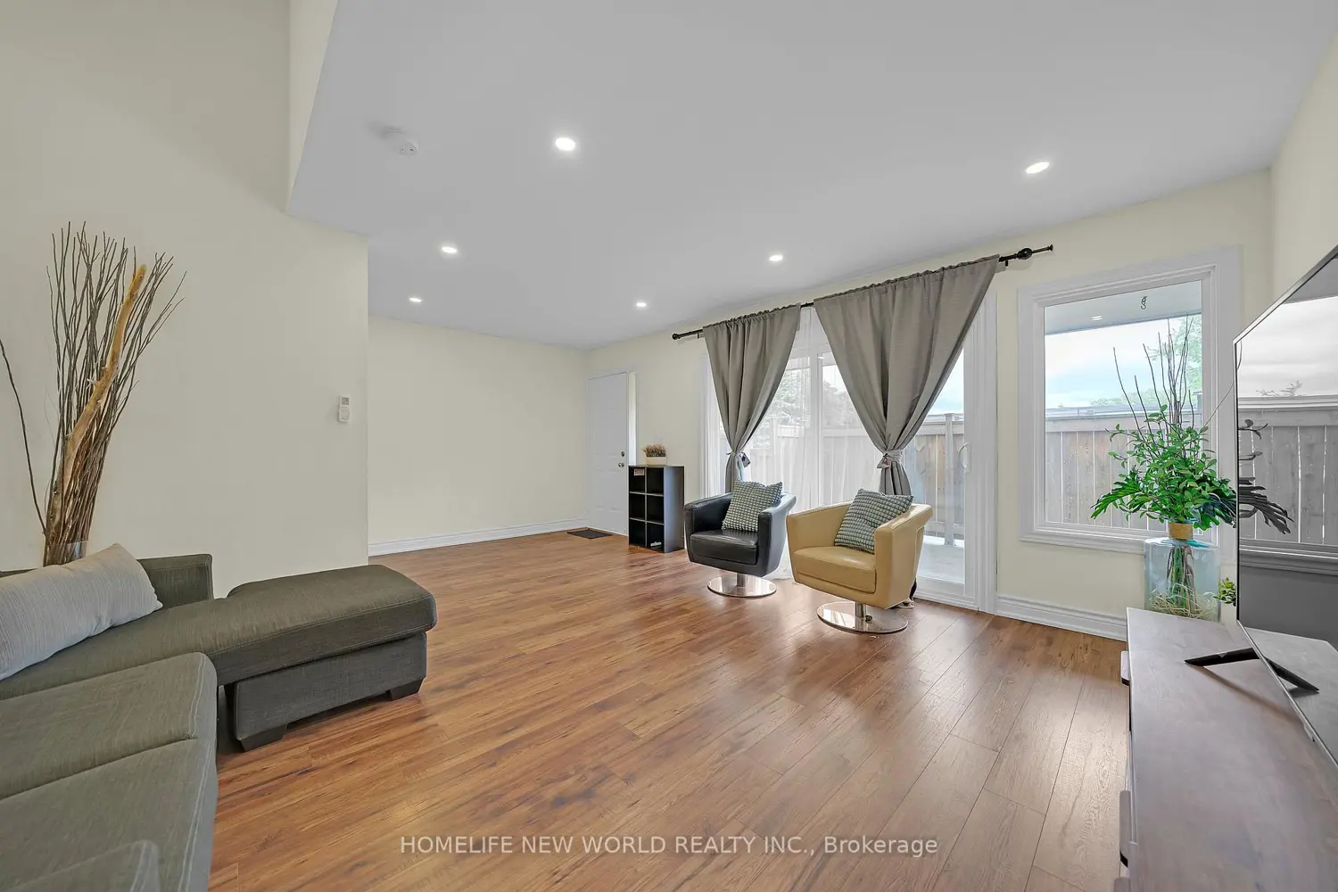 38 Springfair Avenue photo 3