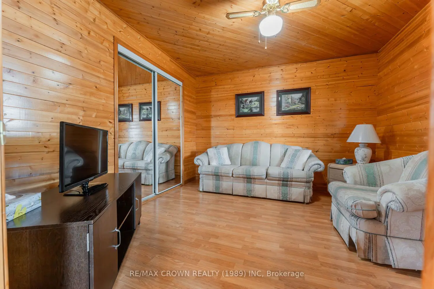 32 Frontenac Crescent photo 5