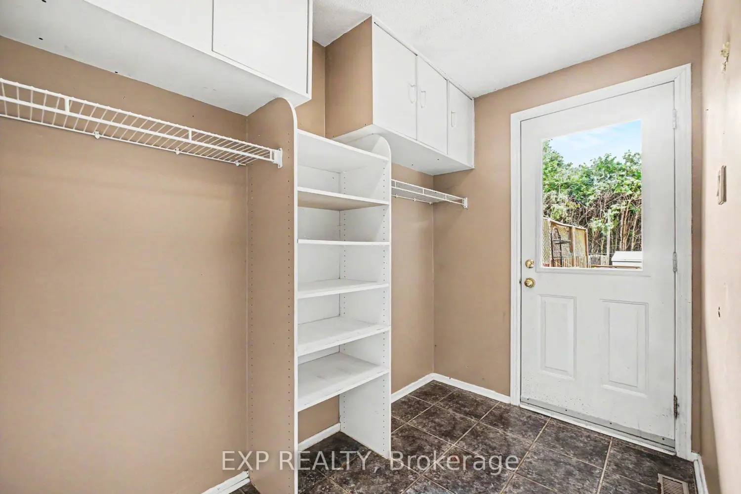 82 Sherway Drive photo 2
