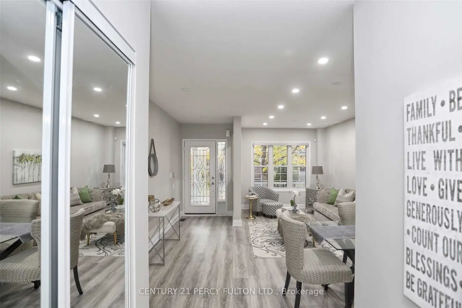 9 Valleypark Crescent photo 4