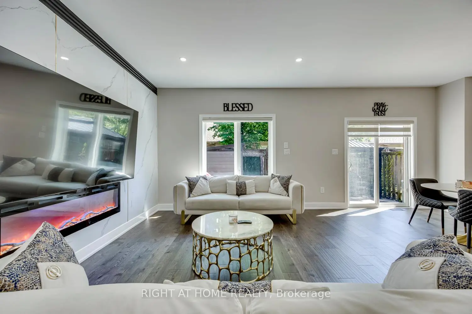 1451 Tobyn Drive photo 3