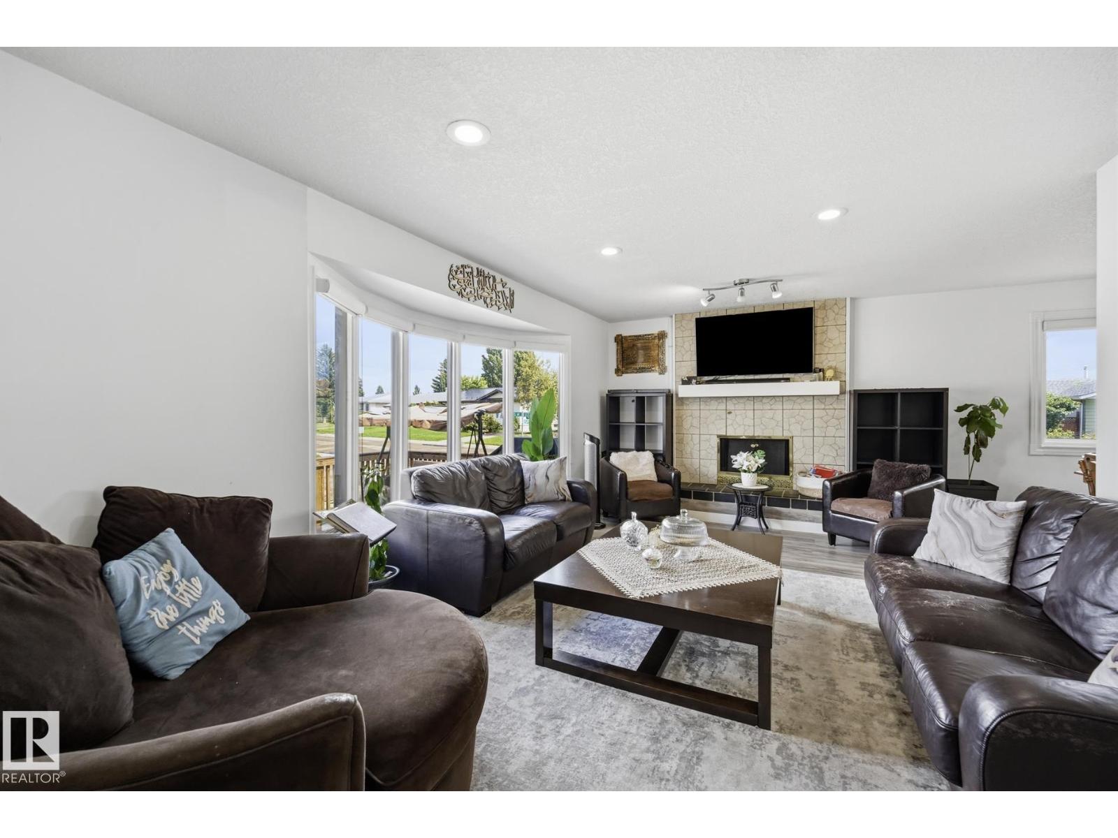 12303 152c Avenue NW, Edmonton, AB, T5X1Z1