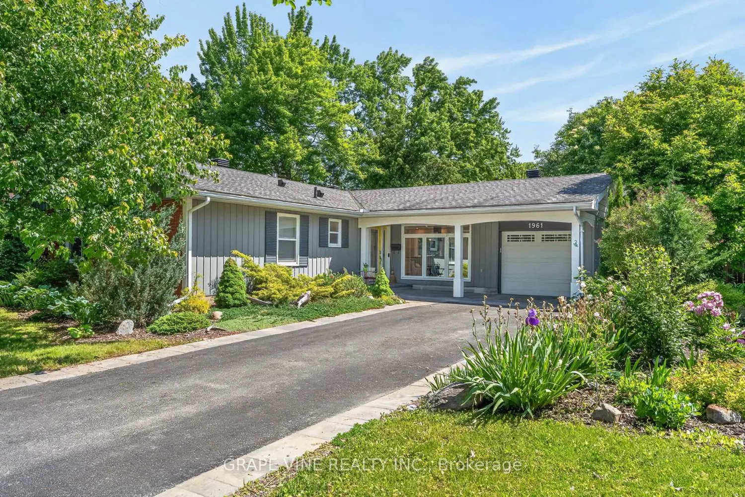 1961 Oakdean Crescent