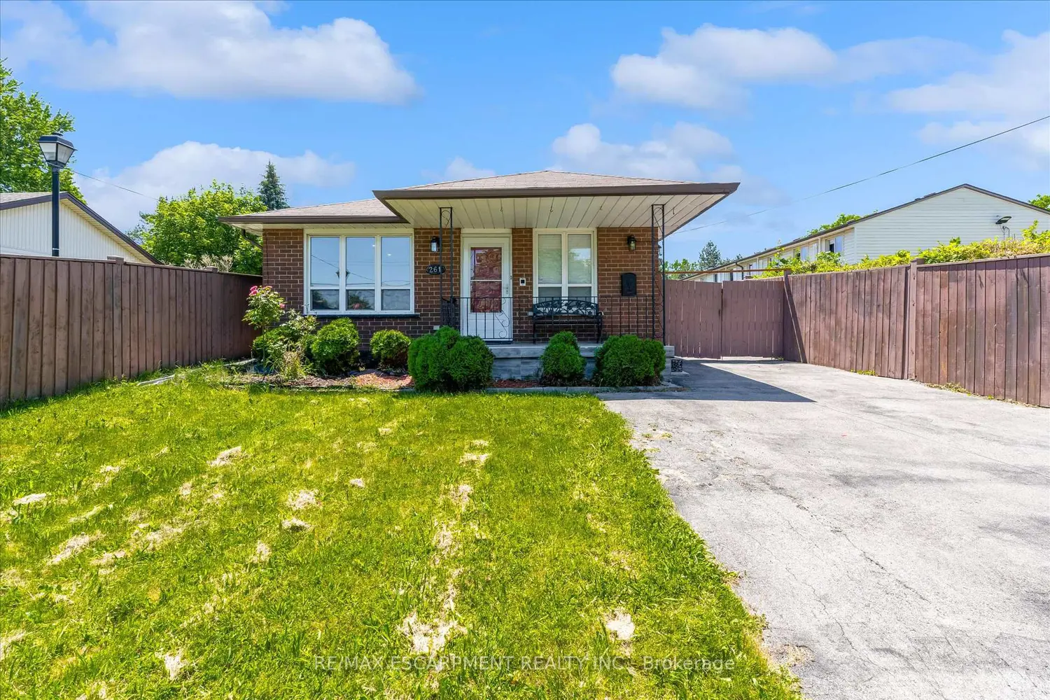 261 Limeridge Road photo 2