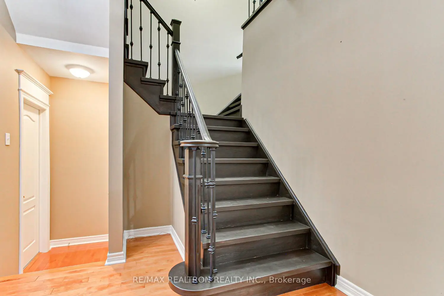 233 Denise Circle photo 4