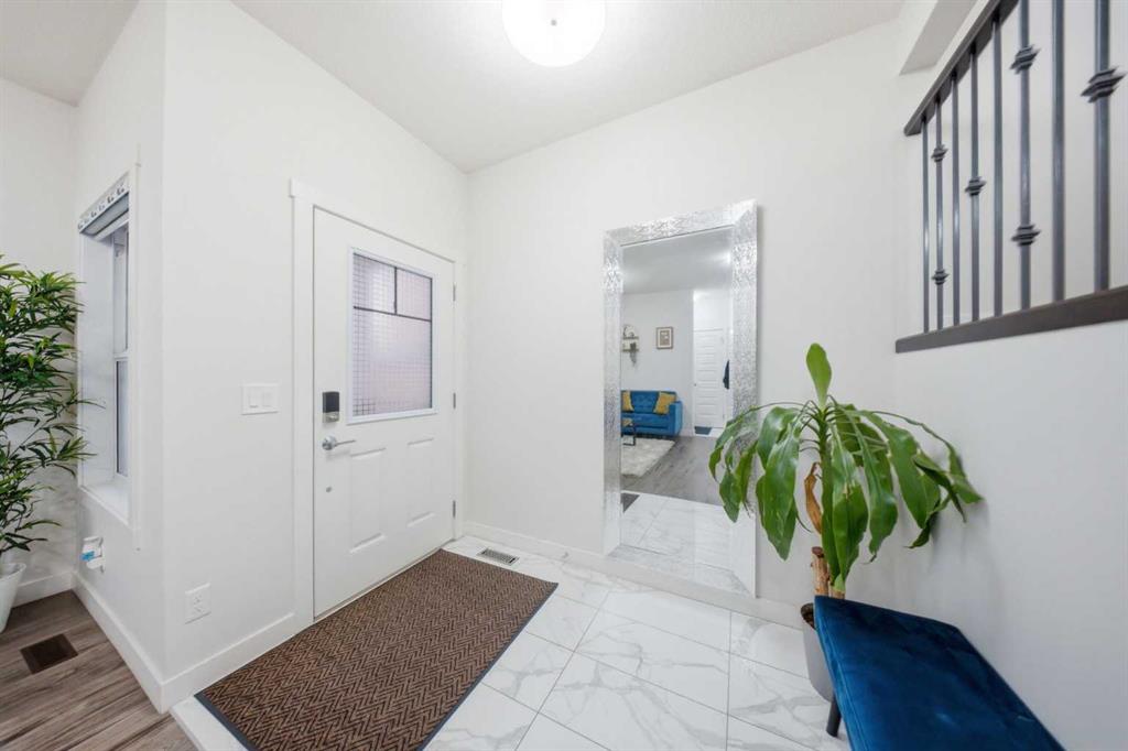 16 Saddlestone Heath NE, Calgary, AB, T3J2B6 photo 4