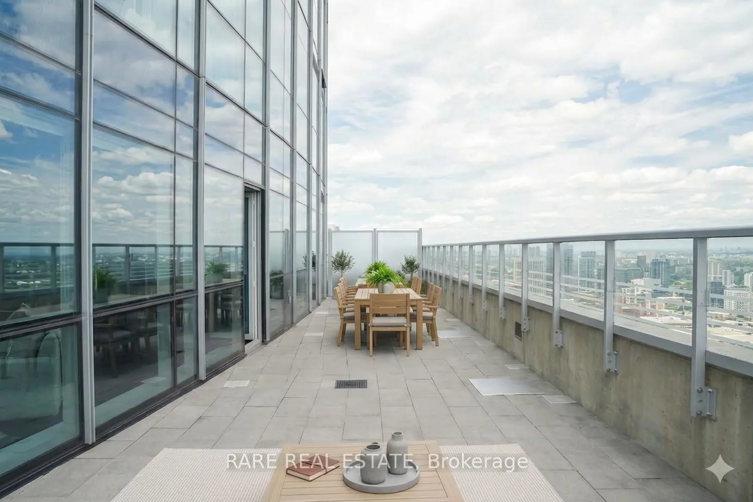 388 Yonge Street 5907 photo 2