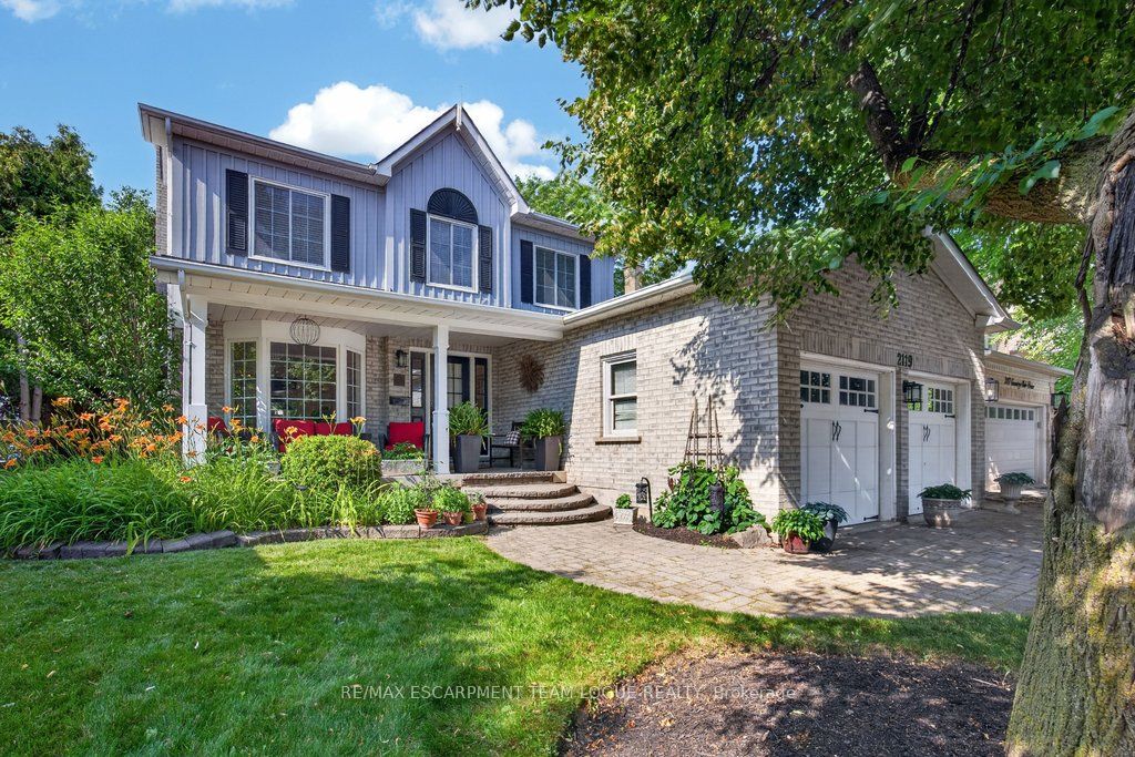 2119 Country Club Drive, Burlington, ON, L7M 4A6