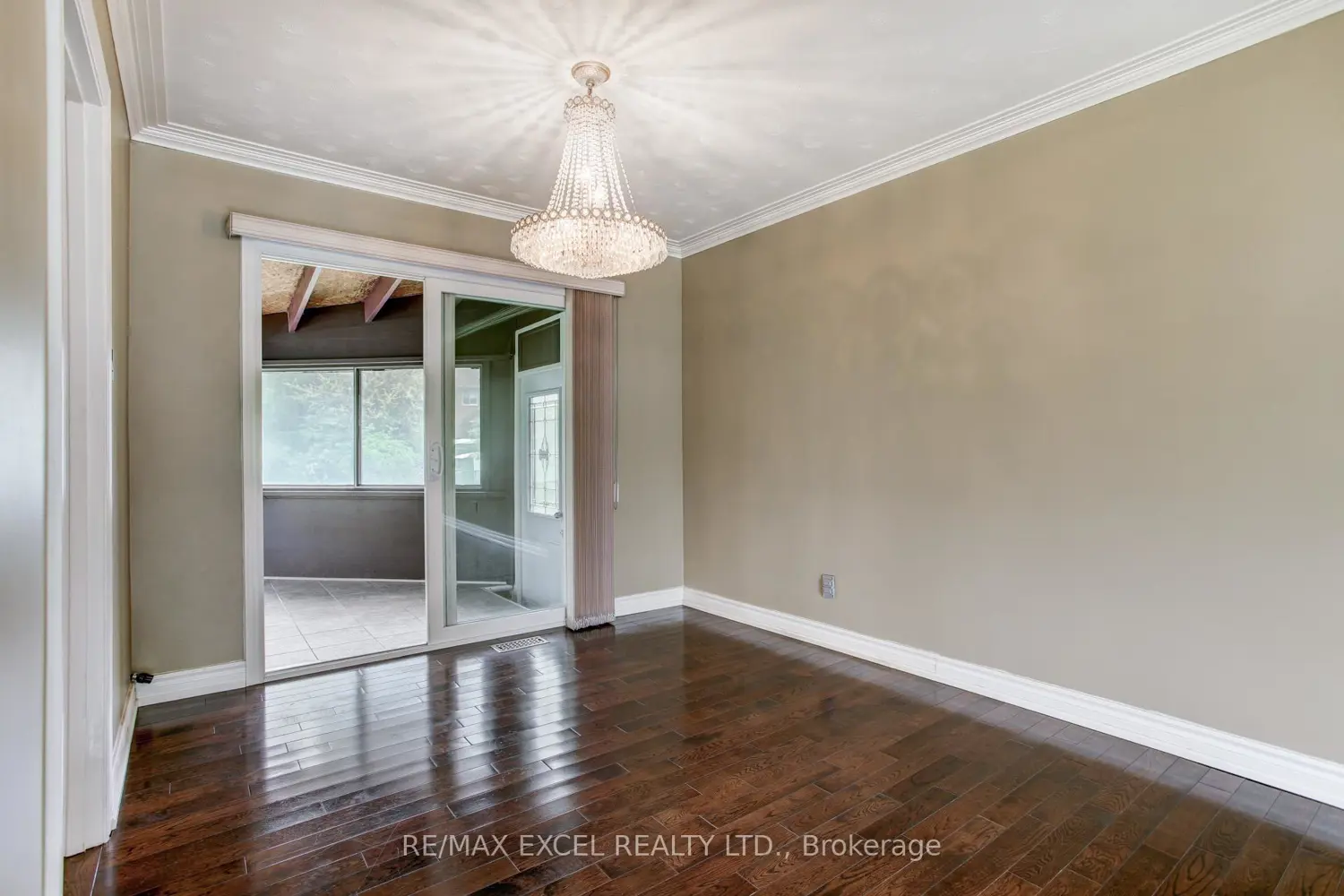 35 Urbandale Avenue photo 2