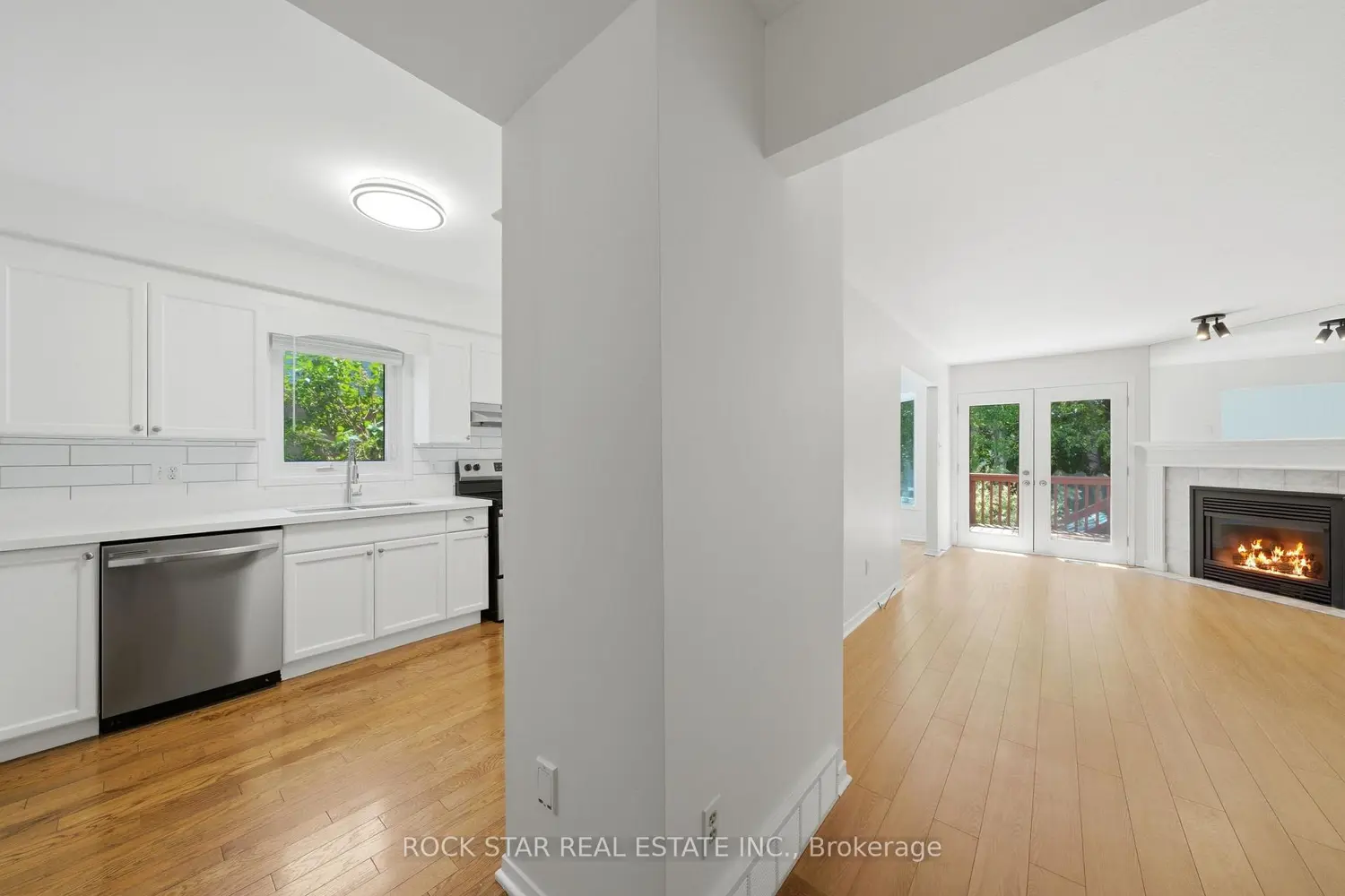 180 Lawrence Lane photo 2