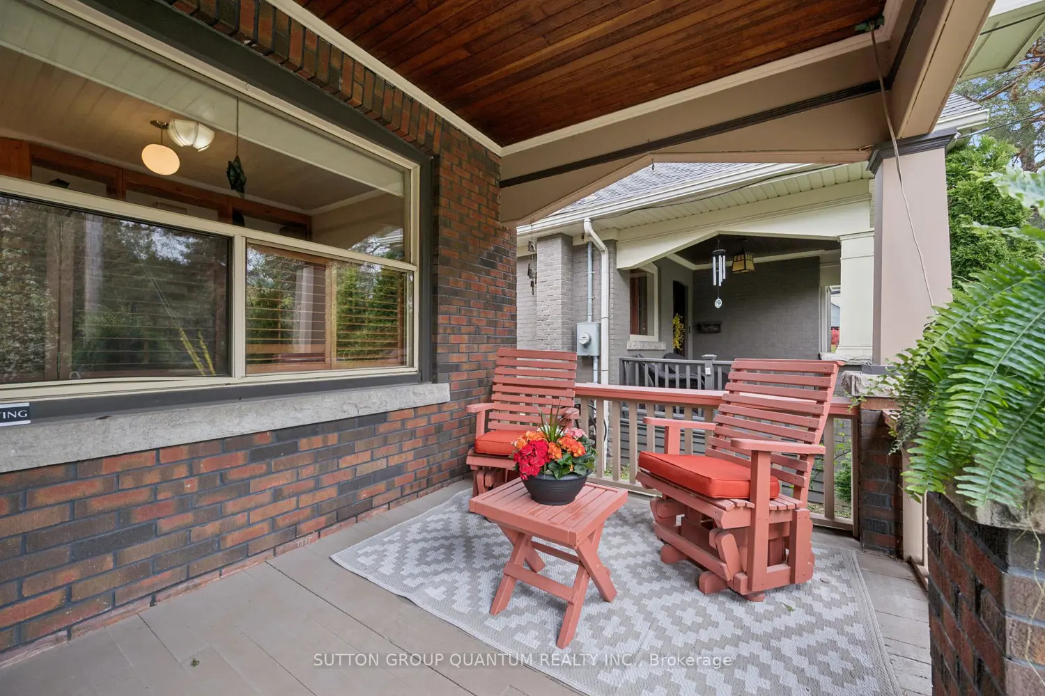 2085 Emerald Crescent photo 2