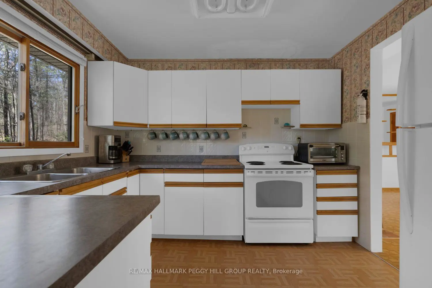 740 Lafontaine Road photo 5