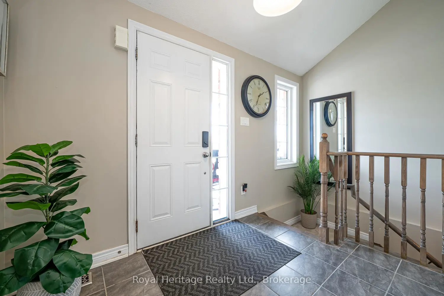 862 Emery Way photo 2