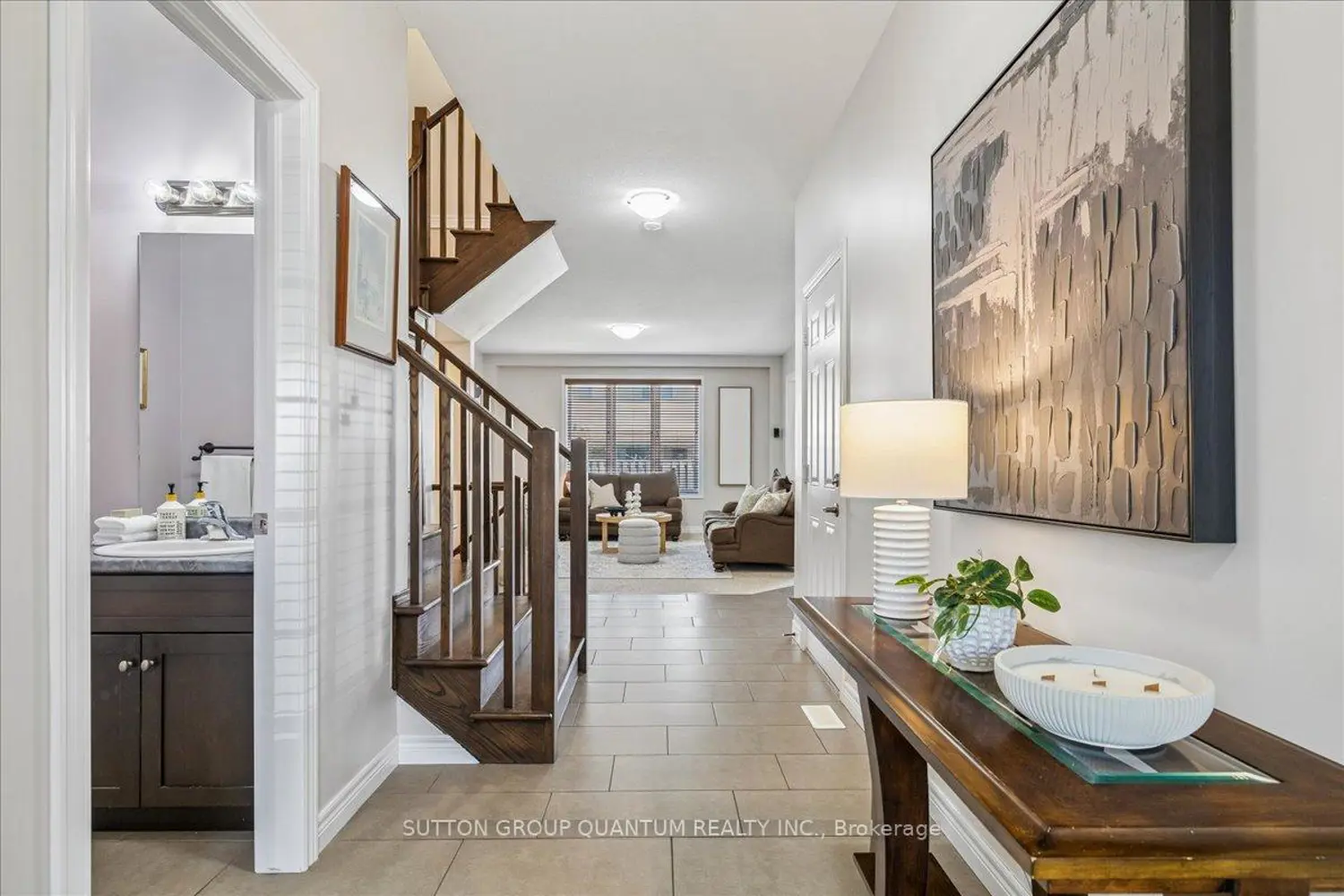 92 Garinger Crescent photo 2