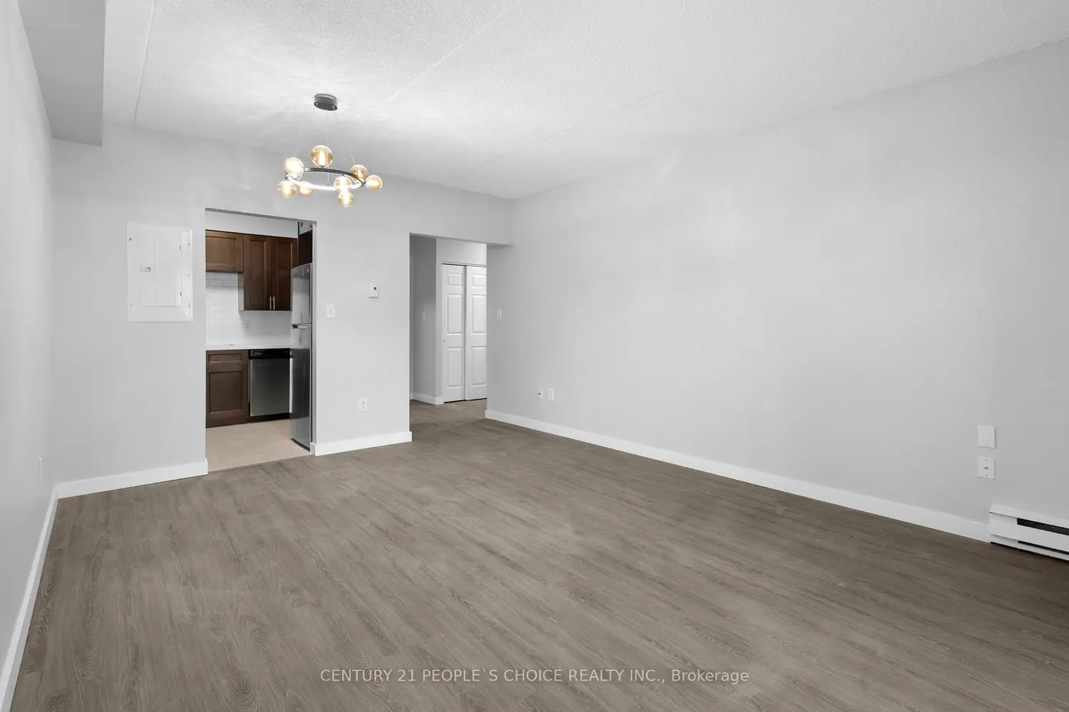 72 Main Street 107 photo 4