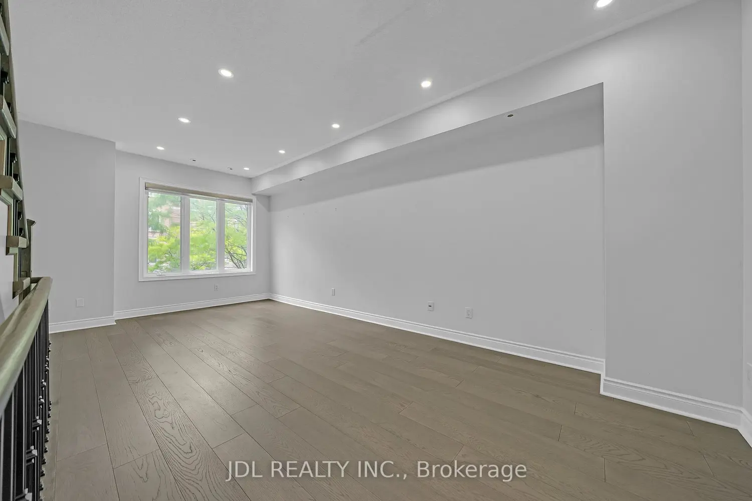 25 Galleria Parkway photo 5