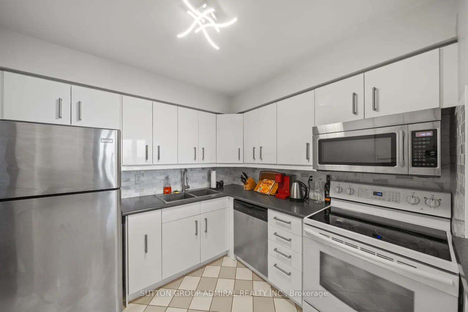 81 Townsgate Drive 1103 photo 3