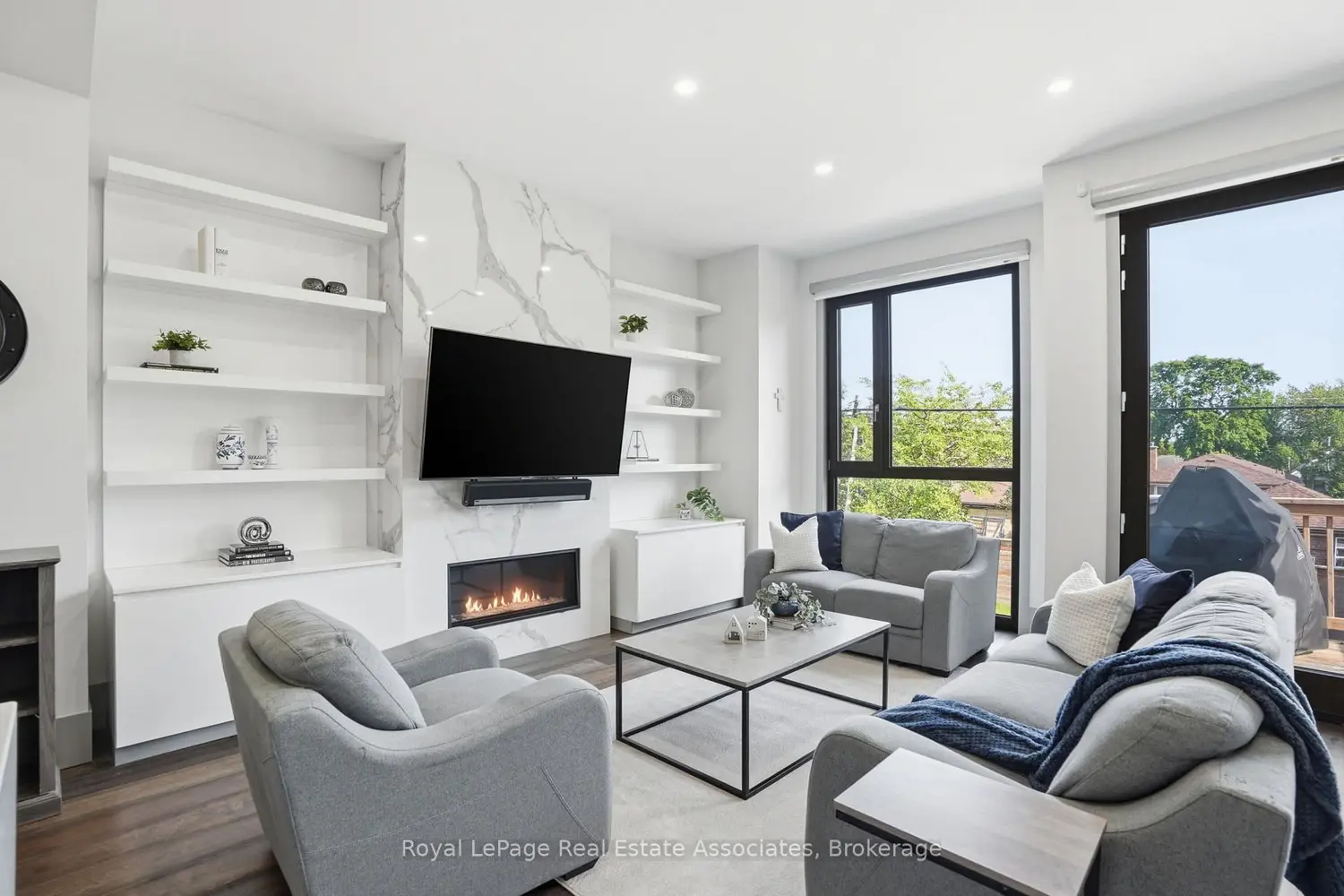 357B Melrose Street photo 4
