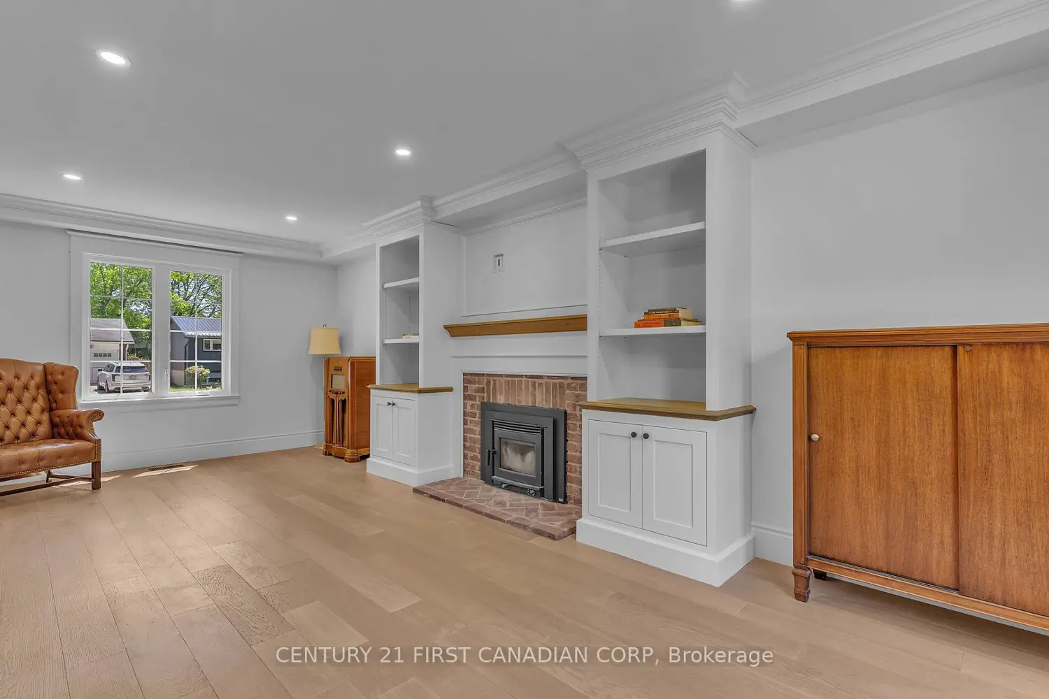 54 Lloyd Manor Crescent