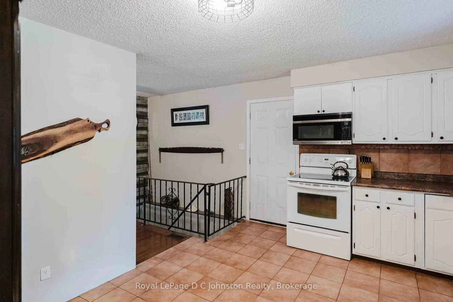 217 Albert Street photo 3