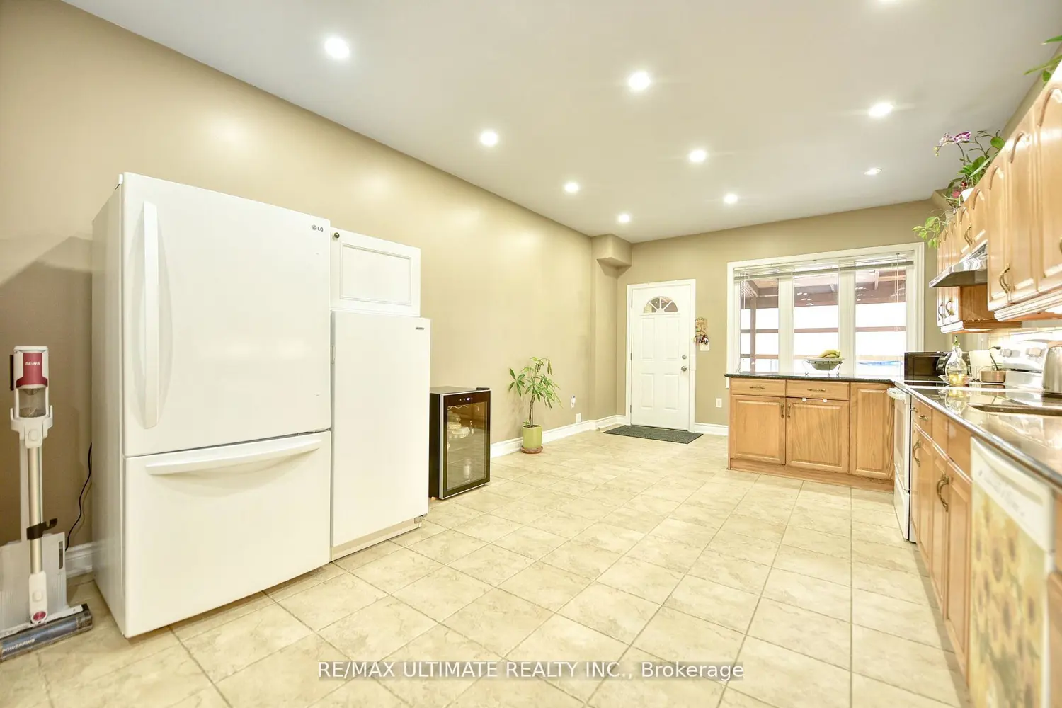 227 Earlscourt Avenue photo 4