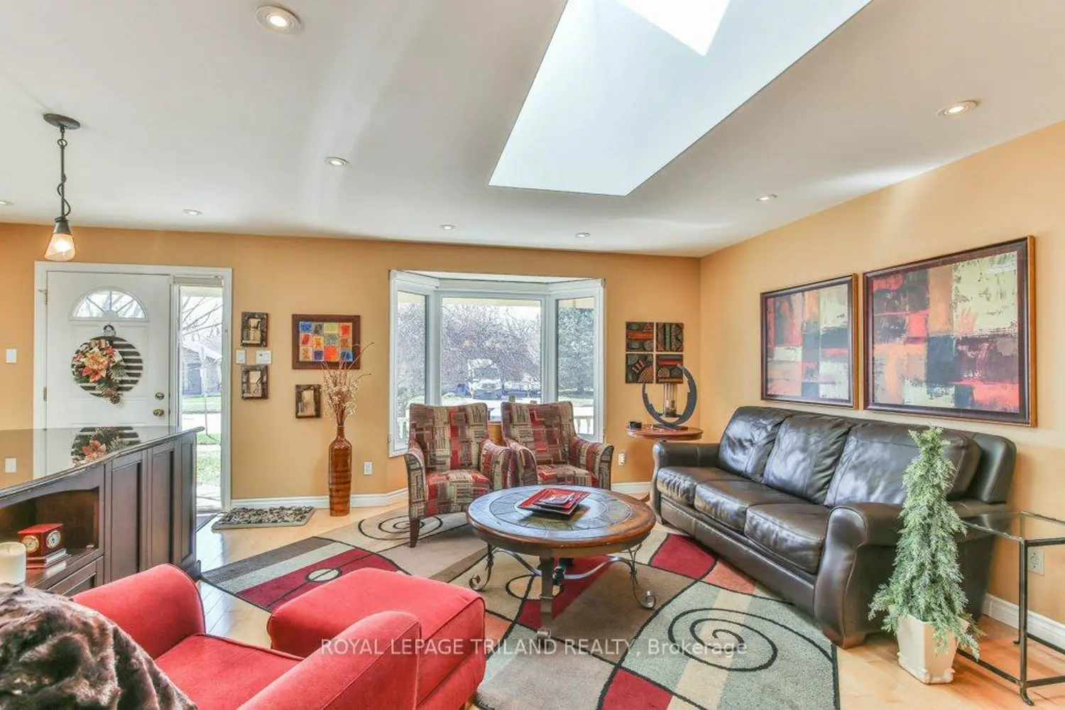 1221 Glenora Drive photo 5