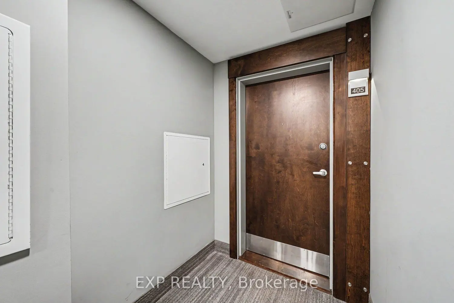 615 Longfields Drive 405 photo 3