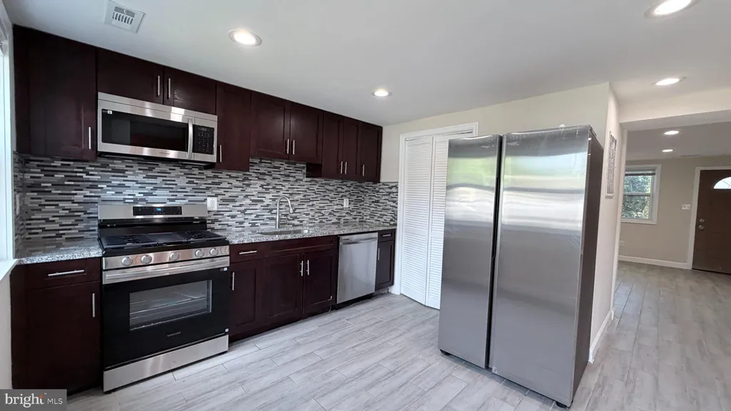 327 Bigley Avenue, Baltimore, MD 21227 photo 5