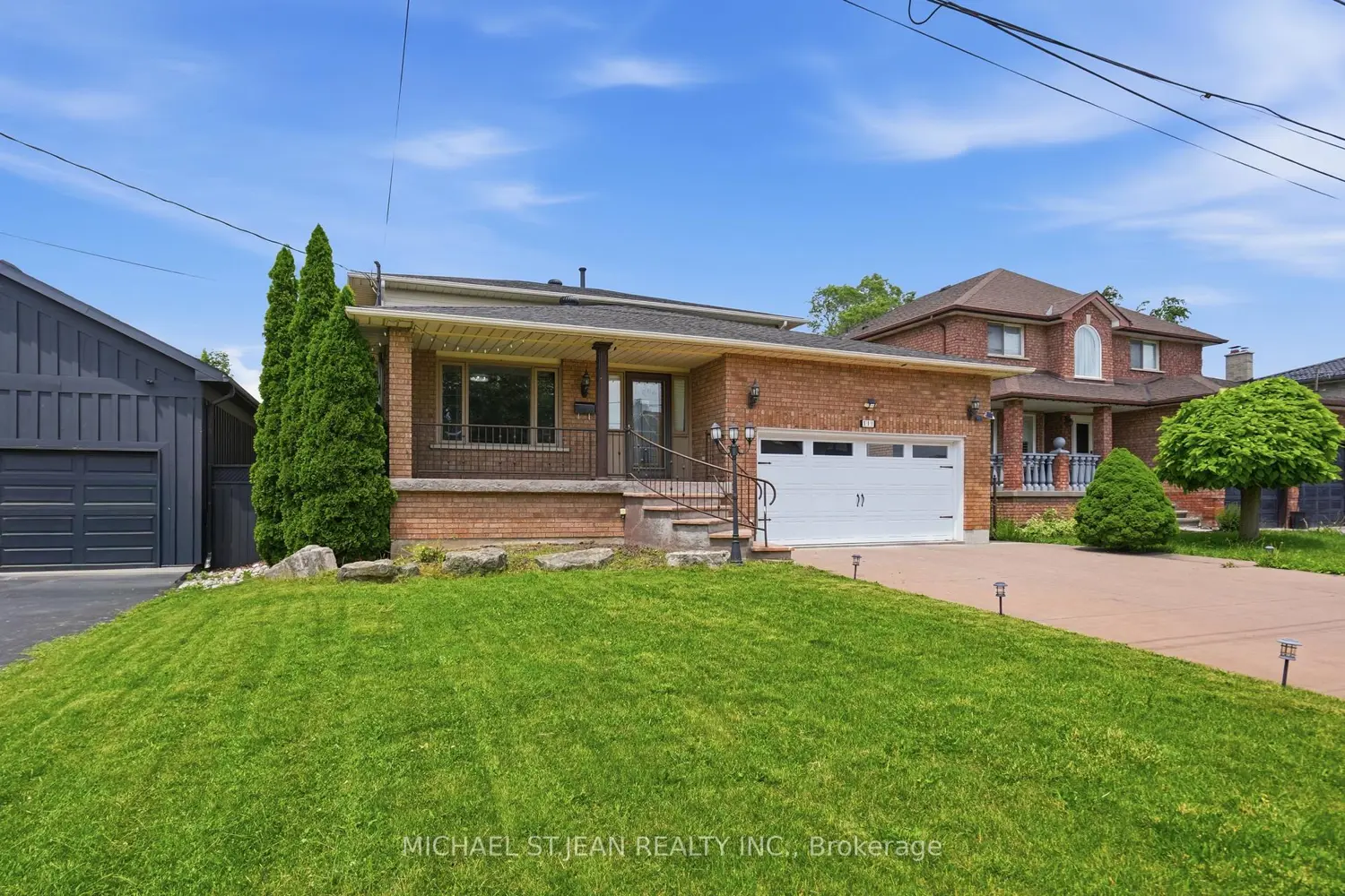 111 Aubrey Avenue photo 2