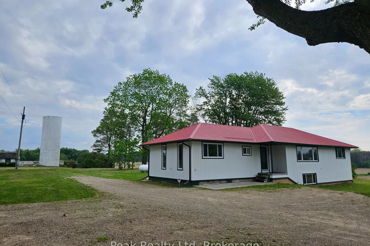 38934 Belgrave Road photo 5