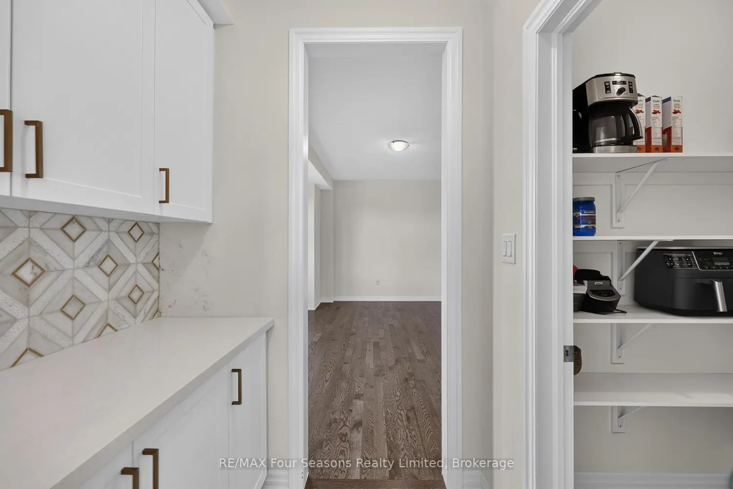 203 Coates Drive photo 4