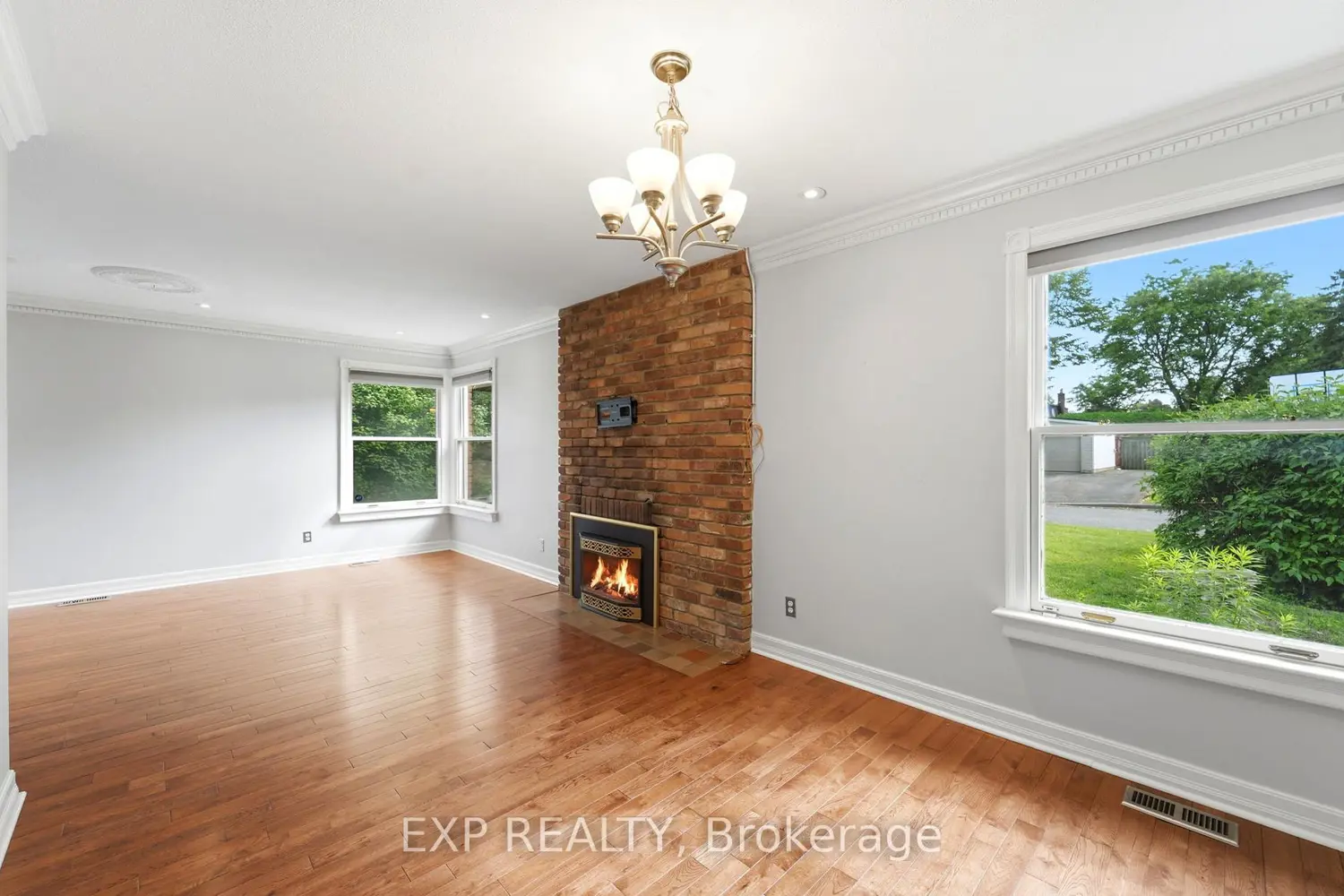 956 Gold Crescent